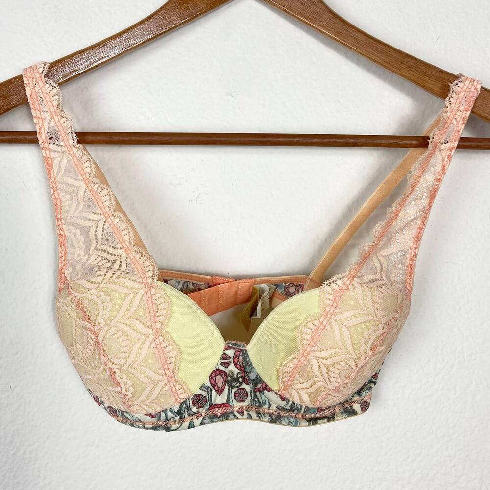 Lace Trimmed Bra in Cream and Pink